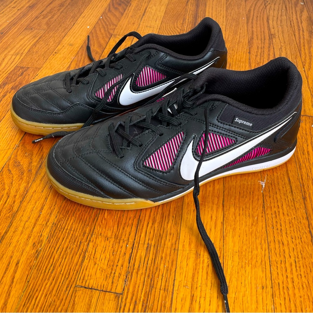 BRAND NEW Nikes ✨